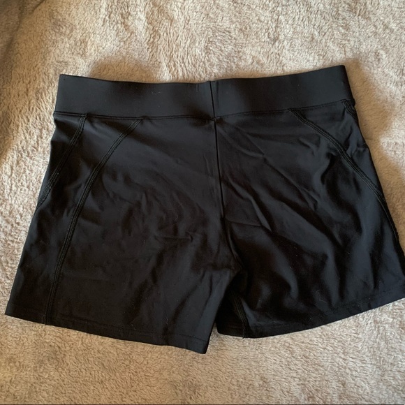 Under armor mini shorts - Picture 2 of 2